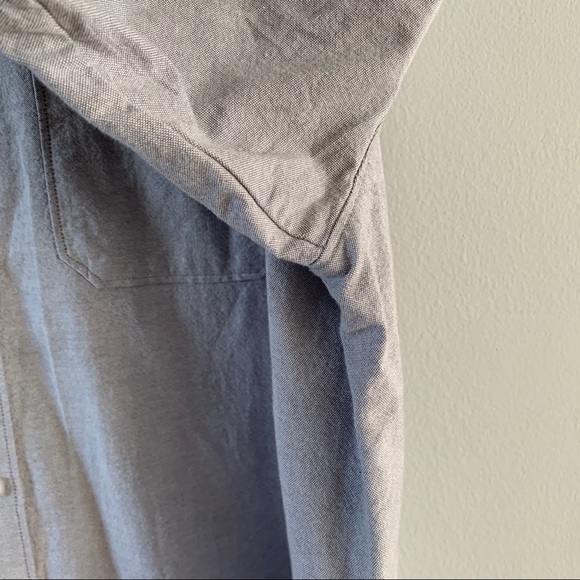 Under Armour Size 2XL Gray Top Loose Fit Long Sleeve Button Down Shirt HeatGear - Picture 10 of 11